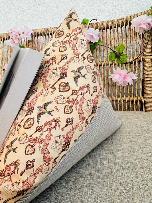 Coussin de lecture Romance